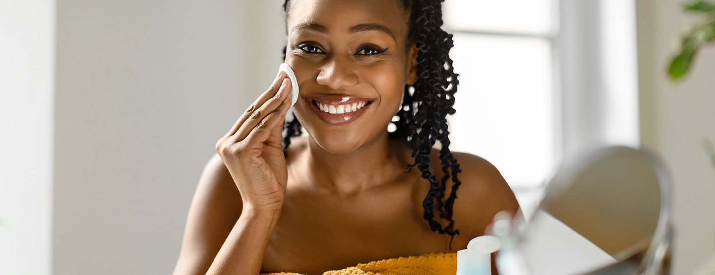 Kako pravilno skinuti šminku i očistiti kožu? Savjeti dermatologa