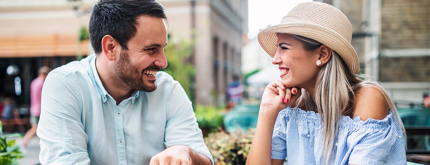 Dating: stručnjakinje daju savjete za ostvarivanje kontakta, način flertanja i sl.