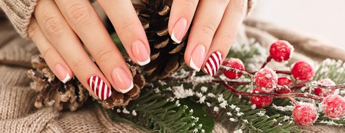 Božićni i novogodišnji nokti 2025.: ovo je devet najljepših trendova za ovaj look