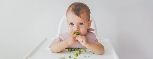 Baby-led weaning: što kažu stručnjaci o specifičnom uvođenju čvrste hrane
